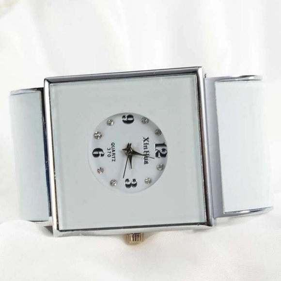 Very Elegant Square White Quartz Watch - Picture 3 of 5
